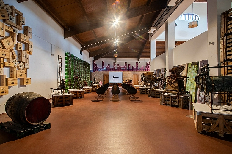 PRESENTATIONS AND MEETINGS IN A MUSEUM OF WINEMAKING