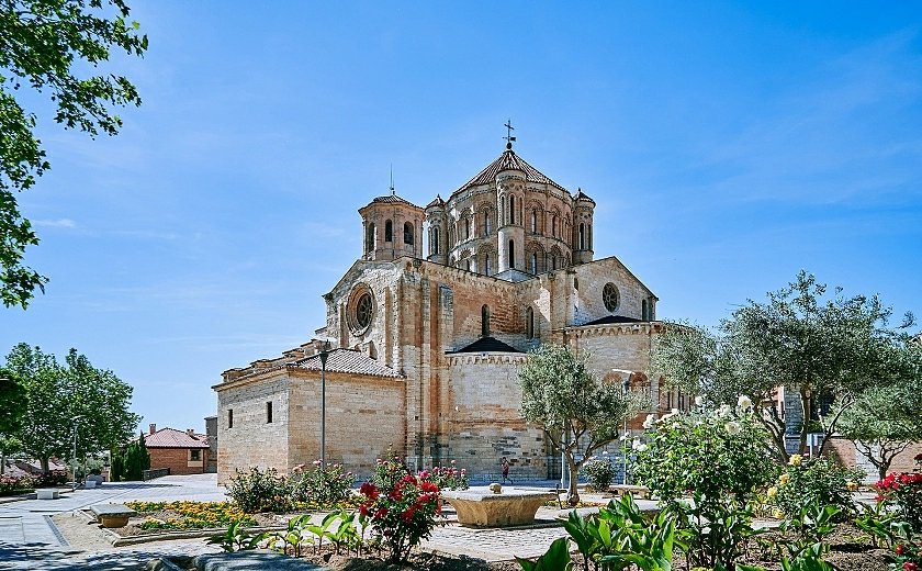 What to see near Bodegas Fariña?